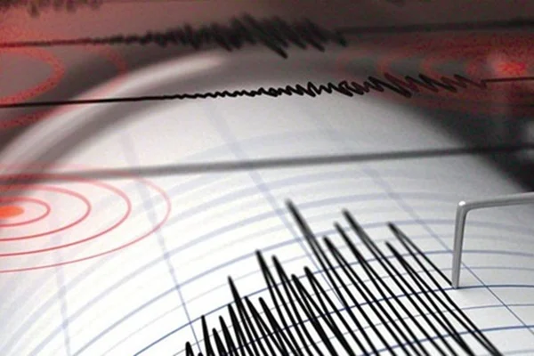 İzmir'de korkutan deprem