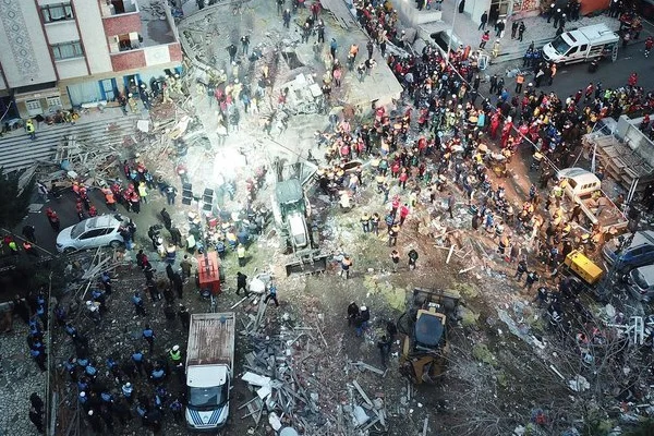 Kartal'daki çöken bina davasında tahliye