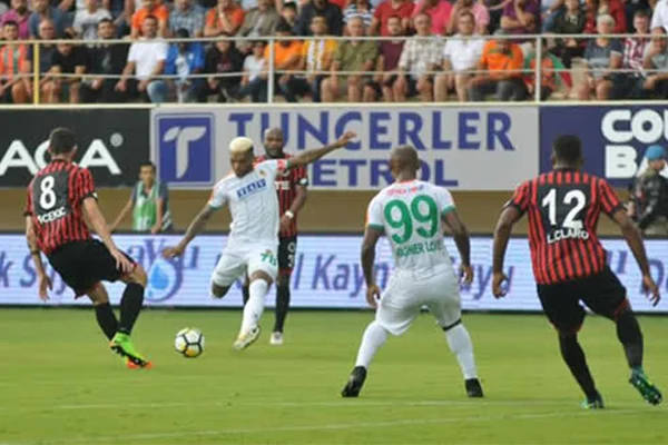 Lider Aytemiz Alanyaspor Ankara'dan bir puanla dönüyor