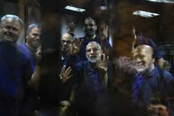 Mısır'da, 'Sisi' zulmü sürüyor!: Bedii ve diğer 'İhvan' liderlerine müebbet