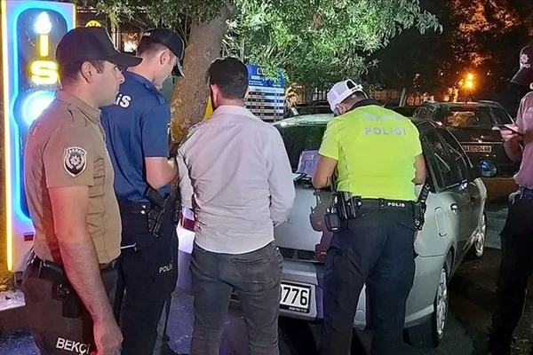 Polisten 'değnekçi' operasyonu
