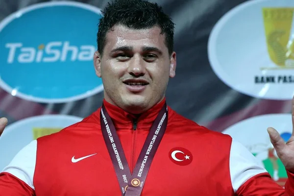Rıza Kayaalp adını finale yazdırdı