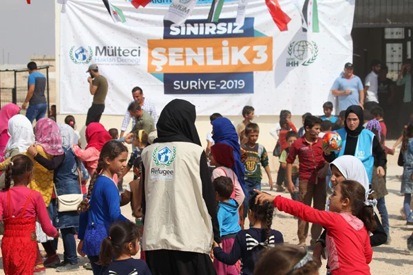 Savaşın çocuklarının yüzü 'sınırsız şenlik' ile gülüyor