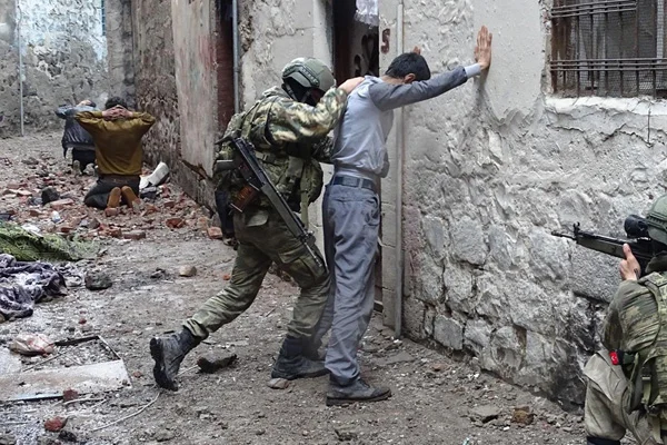 Silopi'de 4'ü kadın 6 PKK'lı terörist teslim oldu