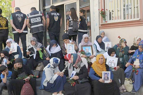 "Sol, Diyarbakır'da 'Evladım' diyen annelerin vicdanında yok oldu!"