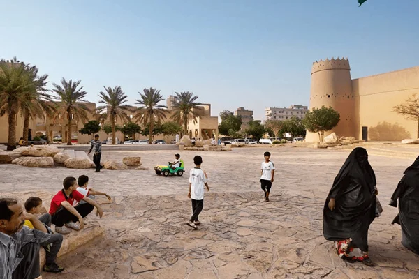Suudi Arabistan ilk kez turist vizesi verecek