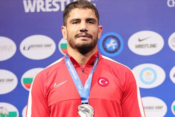 Taha Akgül'den gümüş madalya