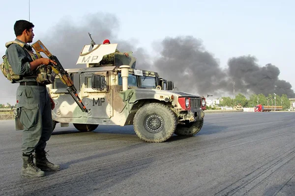 Taliban, Kabil'de bombalı araçla saldırdı: 16 ölü, 119 yaralı