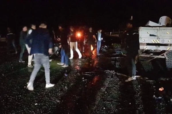 Traktör ile minibüs çarpıştı: 10 yaralı