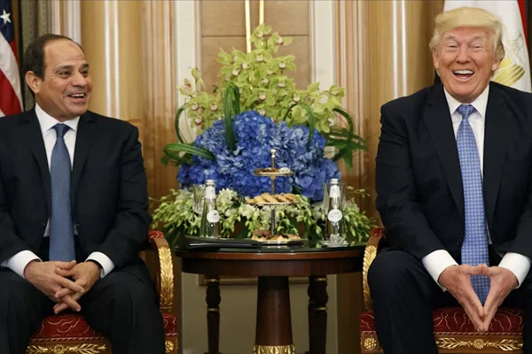 Trump, Sisi'yi teselli etti: Obama'ya bile gösteri yapıldı