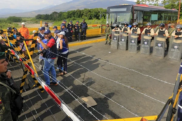 Venezuela ile Kolombiya arasında terör ve uyuşturucu gerginliği