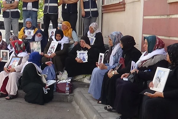 Yazar Vahdettin İnce: Kürt anaları tehlikeyi gördü ve Kürt, Kürtçe'yi konuşacak bir nesil bulamayacak!