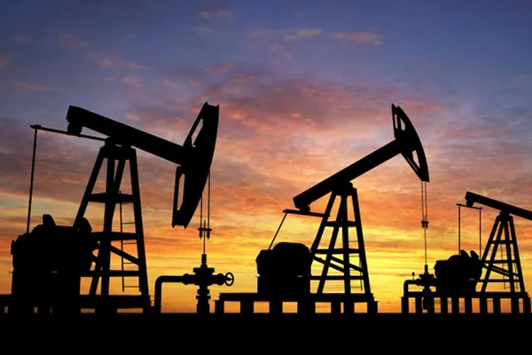 ABD, Deyr ez-Zor'daki petrolün üzerine çörekleniyor!