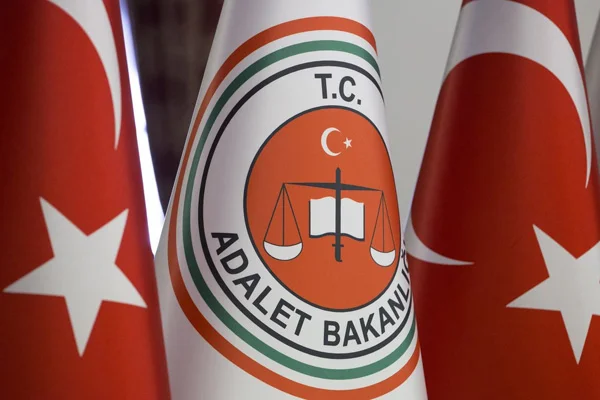Adalet Bakanlığı'na 700 müdür ve müdür yardımcısı alınacak