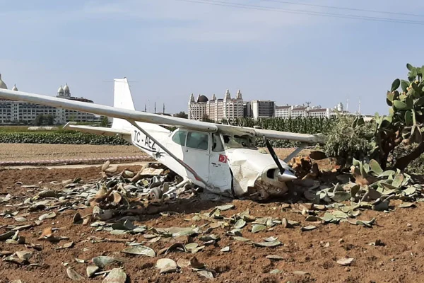 Antalya'da sivil eğitim uçağı düştü