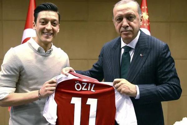 Arsenalli futbolcu Mesut Özil: Almanya'da ırkçılık, bütün toplumun sorunu haline geldi
