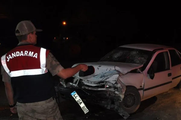 Askeri araç ile otomobil çarpıştı: 4'ü asker 7 yaralı