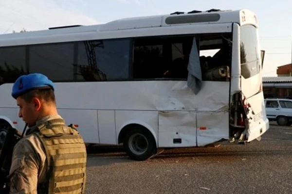 Askeri midibüs ile TIR çarpıştı: 1 asker şehit