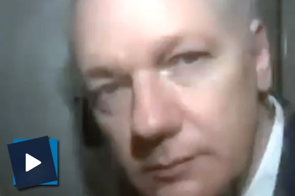 Assange'ın cezaevi aracından çekilmiş son görüntüsü yayınlandı