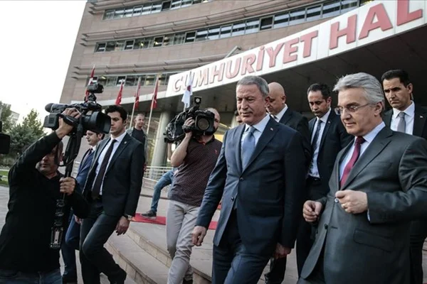 Bakan Akar, Kılıçdaroğlu'nu ziyaret etti