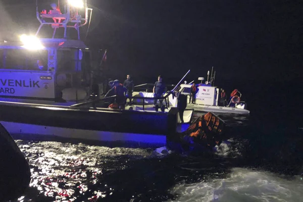 Balıkesir'de göçmenleri taşıyan tekne battı