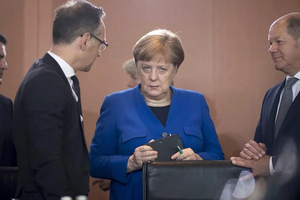 Berlin'de 'güvenli bölge' çatlağı!