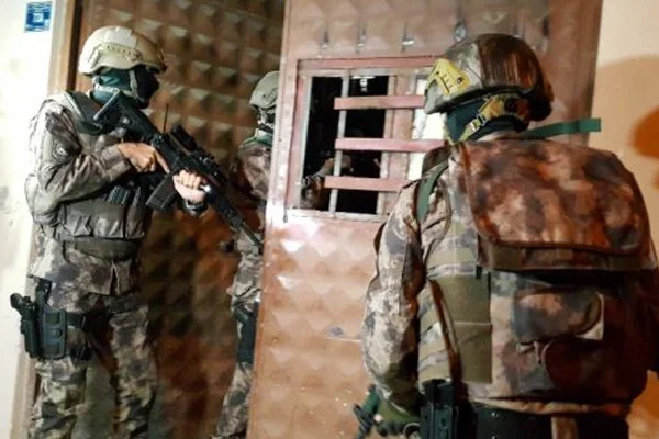 Bin polisle şafak operasyonu düzenlendi