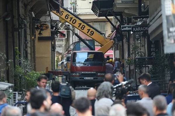 Çökme tehlikesi olan bina için yıkım kararı
