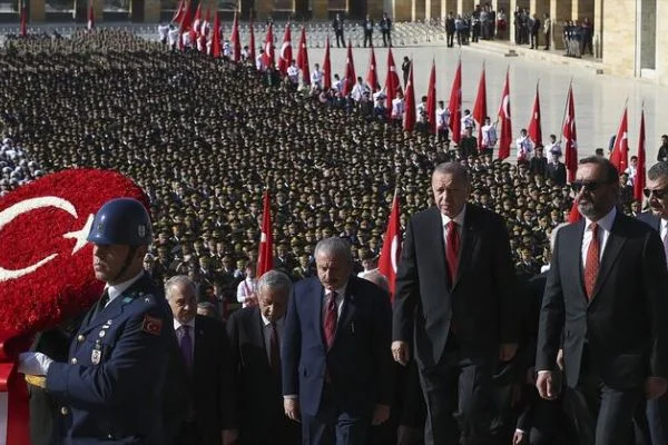 Cumhurbaşkanı Erdoğan ve devlet erkanı Anıtkabir'i ziyaret etti