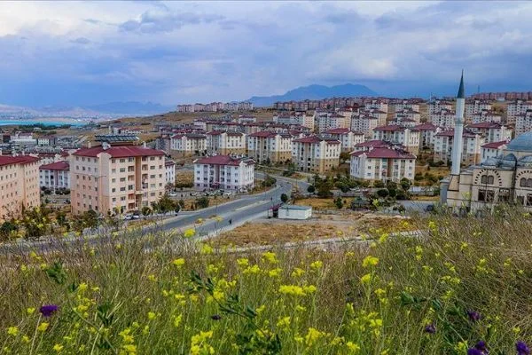 Depremden sonra yeni bir Van inşa edildi