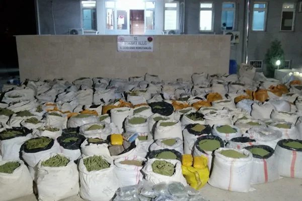 Diyarbakır'da PKK'ya operasyon: 5 ton uyuşturucu ele geçirildi