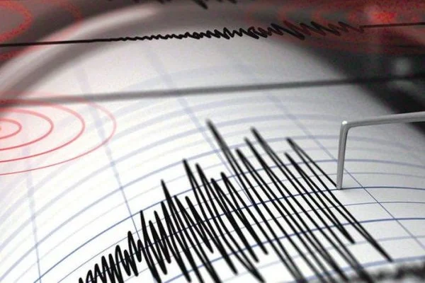 Endonezya'da 5,8 büyüklüğünde deprem