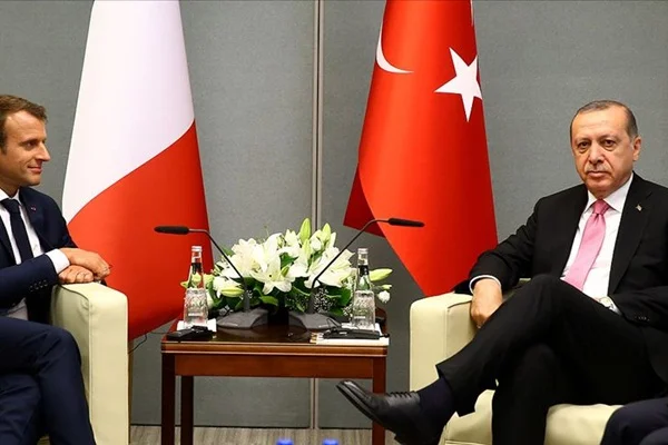Erdoğan, Macron'la Barış Pınarı Harekatı'nı görüştü