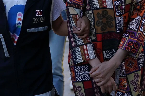 FETÖ'nün Türkiye imamının kızı yakalandı