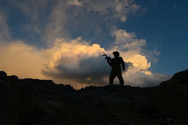 Hakkari'de 2 terörist etkisiz hale getirildi