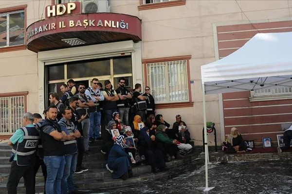 HDP'liler, Diyarbakır annelerinin oturma eylemini engellemek istedi