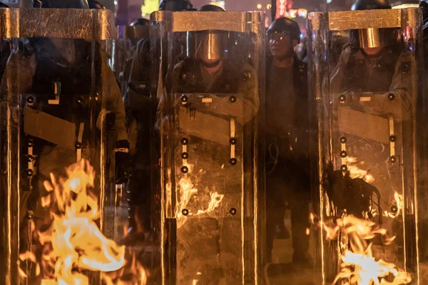 Hong Kong'da sular durulmuyor: AB'den 'itidal' çağrısı
