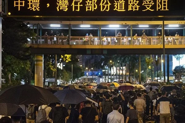 Hong Kong'ta protestolar sürüyor