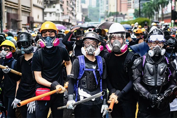 Hong Kong'ta protestolar, yasağa rağmen sürüyor!