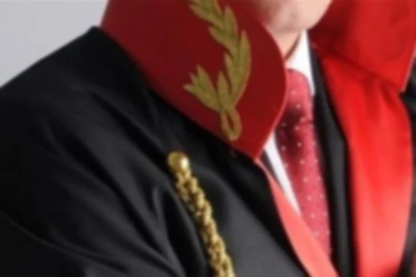 İki isim hakkında kırmızı bülten