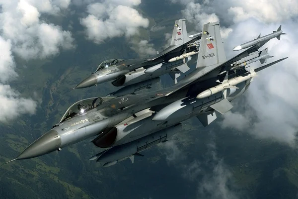 Irak'ın kuzeyine hava harekatı