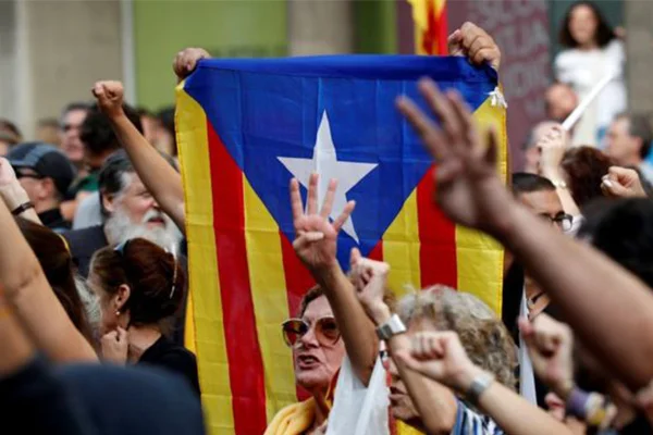 İspanyol mahkemesinden, ayrılıkçı 9 Katalan lidere hapis cezası!