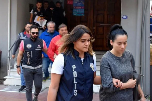 İzmir'de sahte gözlük operasyonu