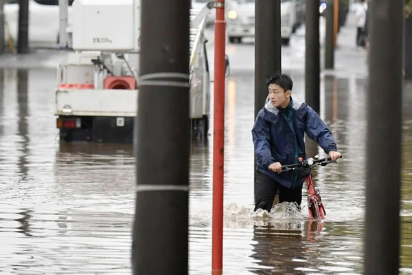 Japonya'da şiddetli yağış: 10 ölü