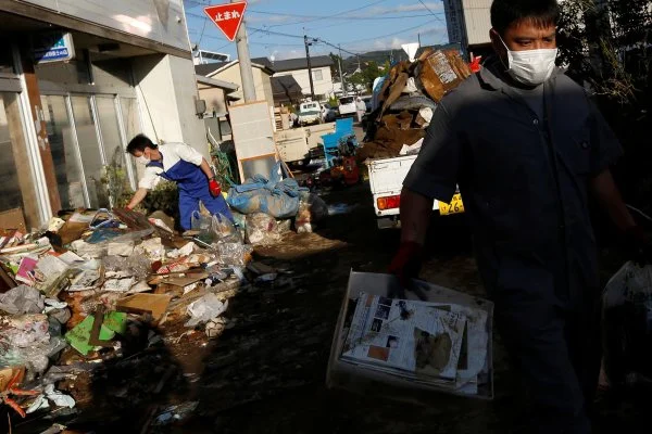 Japonya'da tayfunun bilançosu ağırlaşıyor: 74 ölü