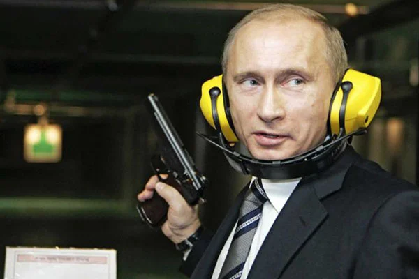 KGB sicili kamuoyuna açıldı: Putin sürekli profesyonel yeteneklerini geliştiriyor!
