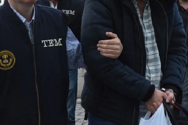 'Kırık Surat' lakaplı uyuşturucu satıcısı jandarmadan kaçamadı