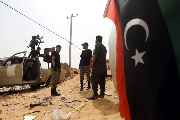 Libya'da Mitika Havalimanı bombalandı