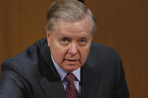 Lindsey Graham bu defa Trump'a destek verdi: Suriye'de tarihi çözümler mümkün