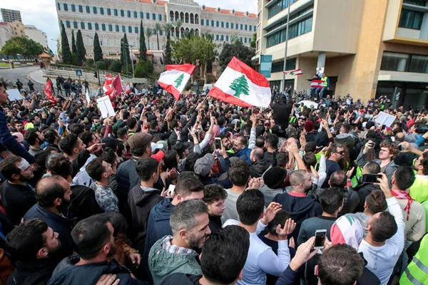 Lübnan halkı hükümetin istifasını istiyor